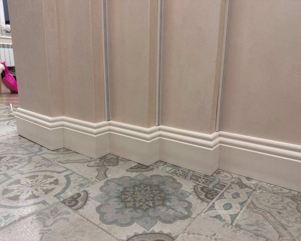 Плинтус из полистирола высокой плотности NMC Wallstyl FB2 Белый