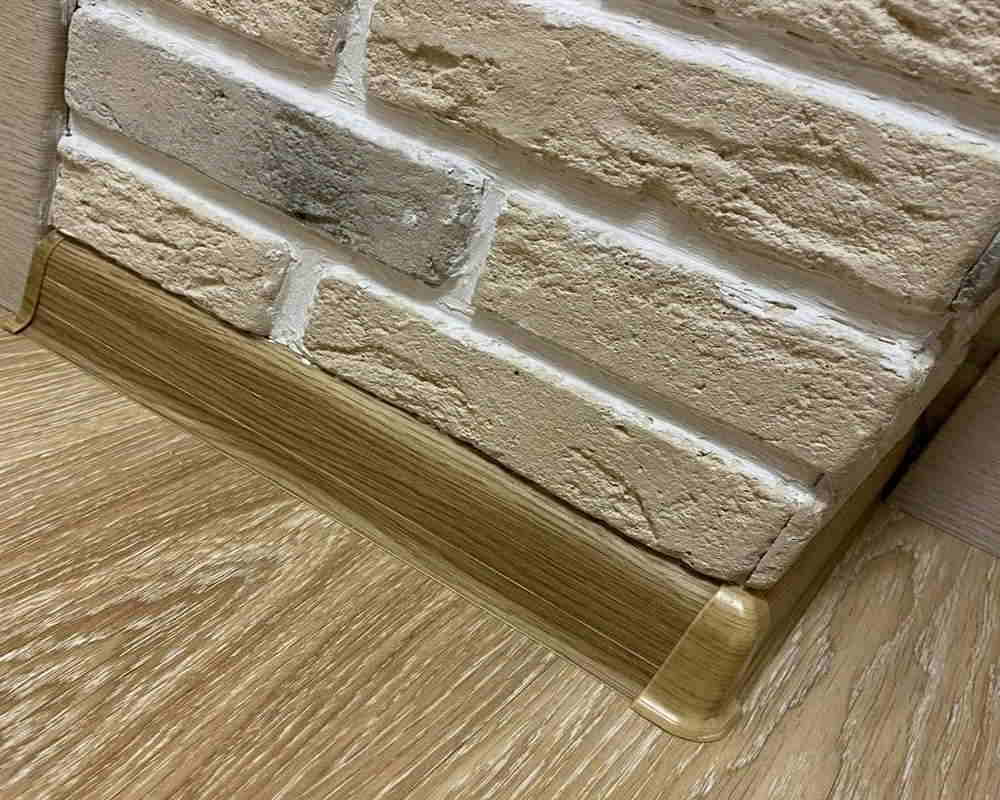 Плинтус ПВХ Идеал Классик 70мм 2,2м 210 Дуб пепельный