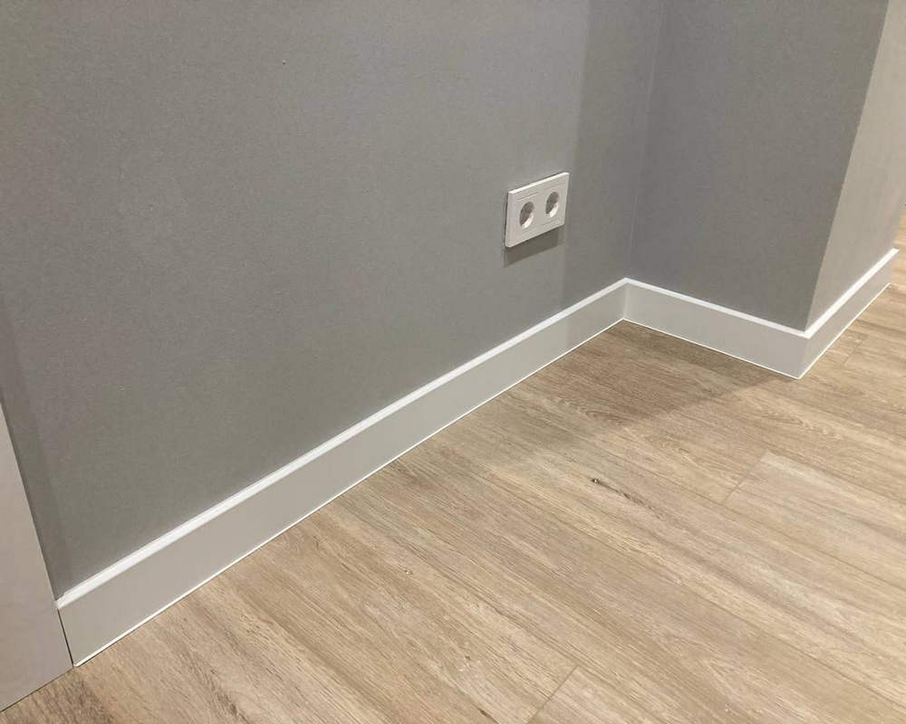 Плинтус ХДФ Dollken Cubu Flex Life XL 60 мм х 2,5 м 5012 Белый