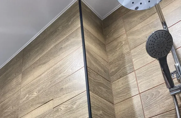 Профиль угловой Волшебная палочка MSUP 04-27.2700.15 15*15мм 2,7м Черный