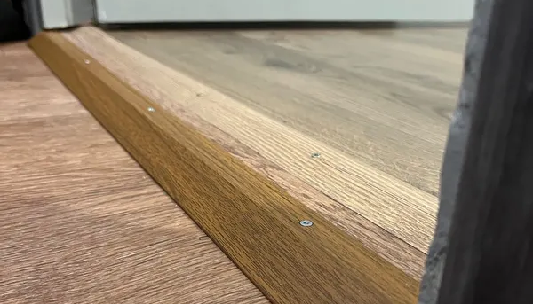 Порог разноуровневый ПР 02.1800.045 Дуб дымчатый