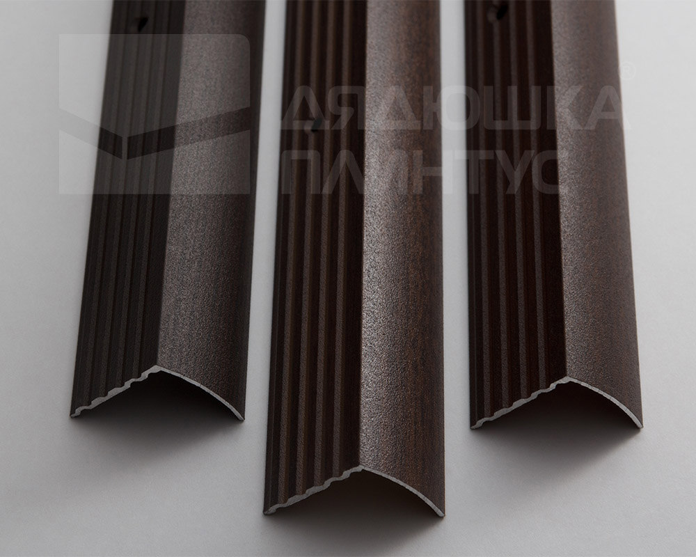 Порог угловой ПУ 04.1800.083 Бук