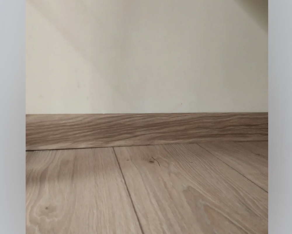 Плинтус ПВХ Идеал Классик 70мм 2,2м 210 Дуб пепельный