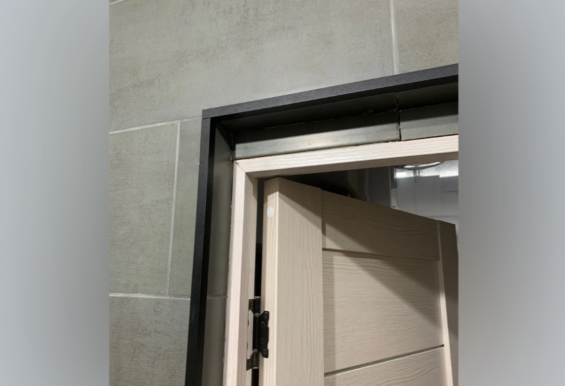 Профиль угловой Волшебная палочка MSUP 04-27.2700.15 15*15мм 2,7м Черный