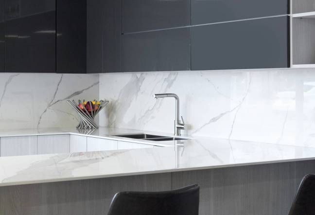 Панель самоклеющаяся ПВХ 300х300 мм 6шт/уп Мрамор Нова Мерит. Цена указана за 0,54 м²