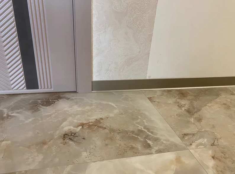 Плинтус алюминиевый Пл 60.2500.042лк Шампань