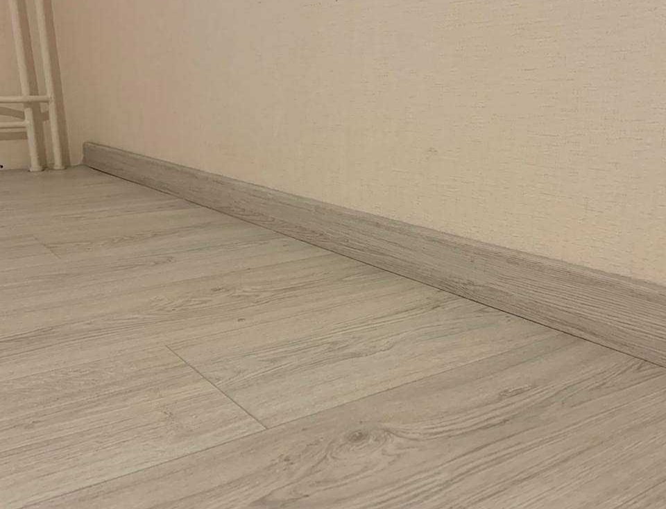 Плинтус напольный Arbiton Integra 07 Дуб Алабама