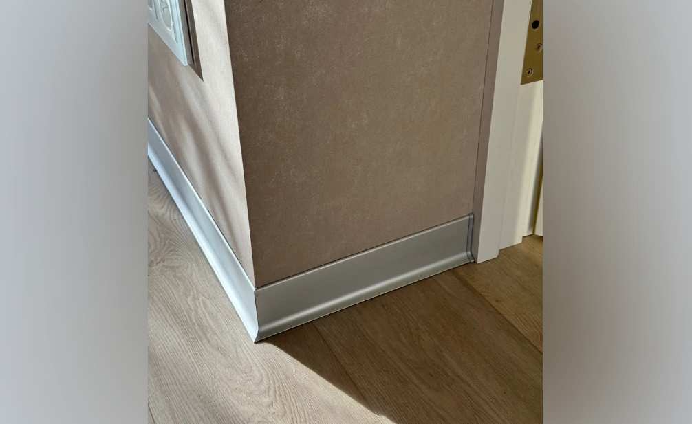 Плинтус алюминиевый Пл 60.2500.01лк Серебро