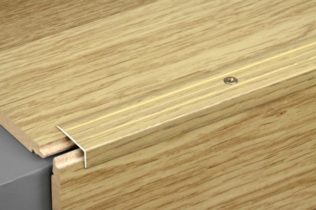 Порог угловой ПУ 01.900.088 Орех