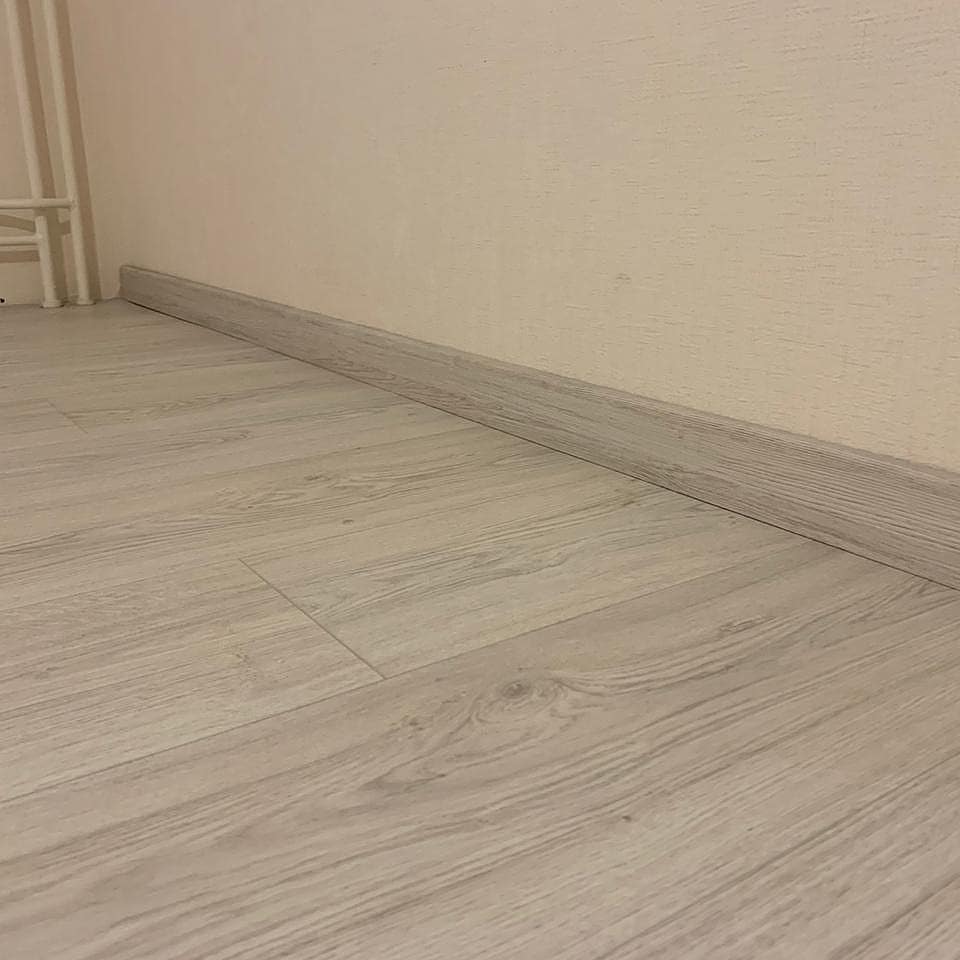 Плинтус МДФ Лука Пл 80МДФ.2700.Point line 24040 Дуб кантри белый