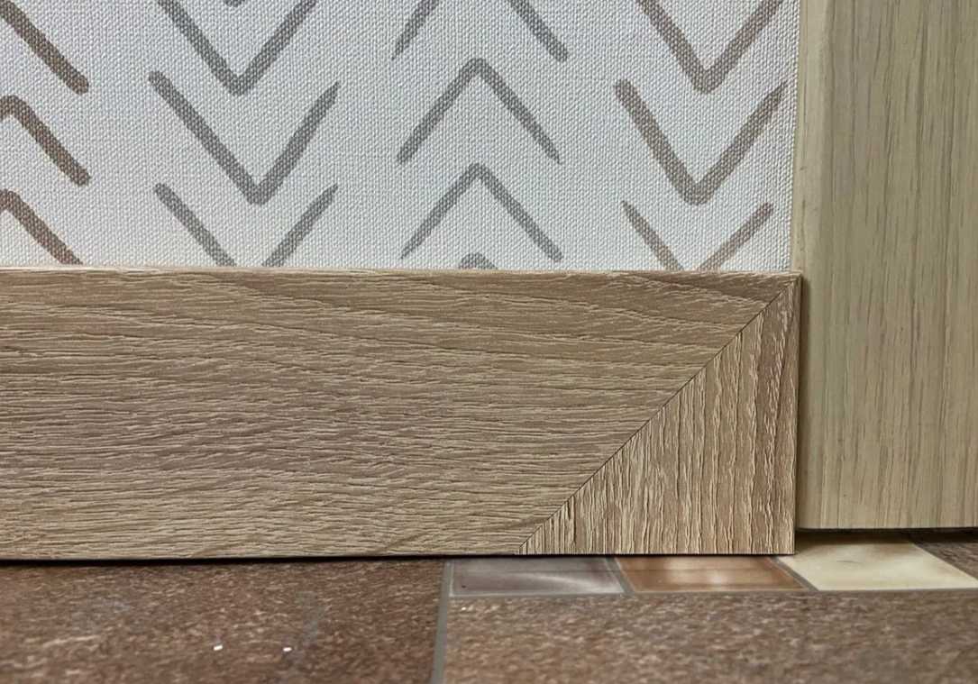 Плинтус МДФ Волшебная палочка. Гарден 219 Дуб темный