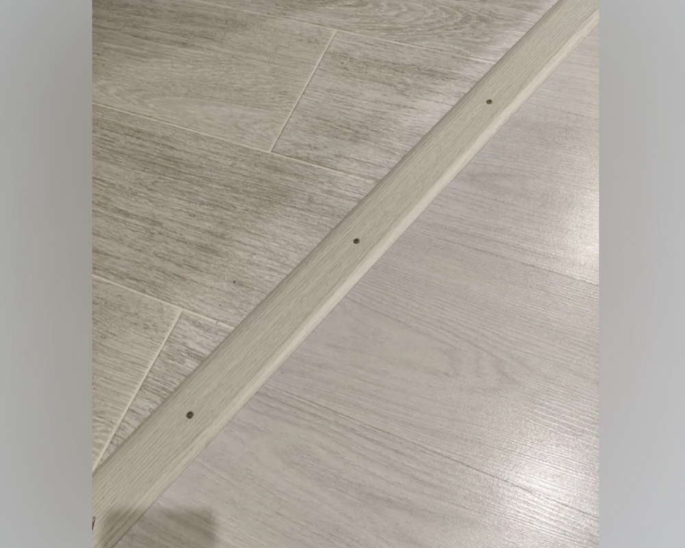 Порог одноуровневый ПС 07-1.1800.052 0,9 м Ель дымчатая