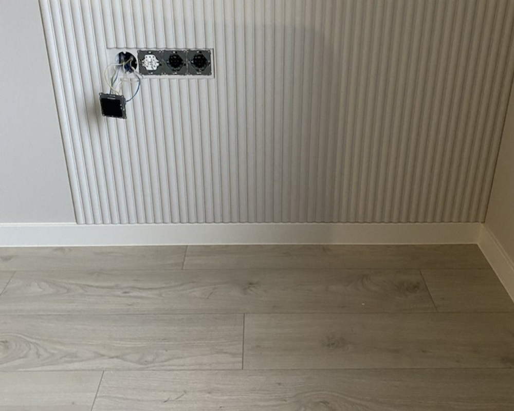 Плинтус ХДФ Dollken Cubu Flex Life XL 60 мм х 2,5 м 5012 Белый