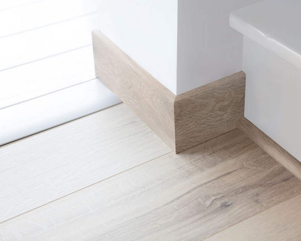 Плинтус напольный Salag Alpha 80 Уникальный Дуб 2,4м