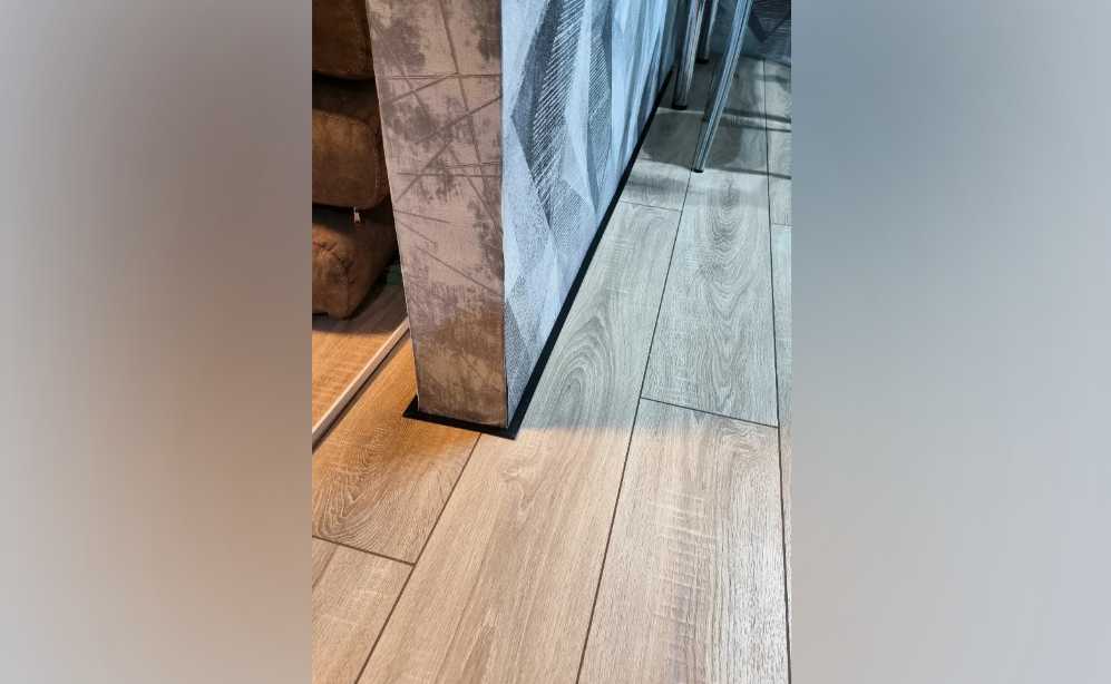 Микроплинтус AL16X5-03 16х6х1900мм Чёрный