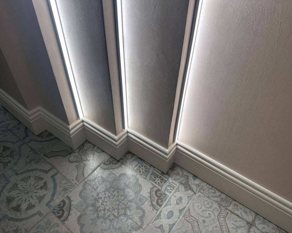 Плинтус из полистирола высокой плотности NMC Wallstyl FO1 Белый