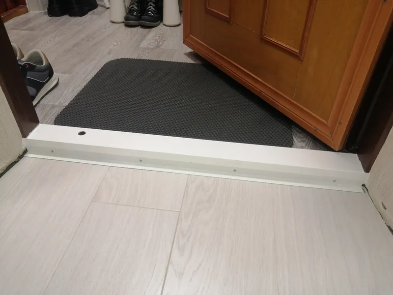 Порог угловой ПУ 05-1.900.086 Пробка