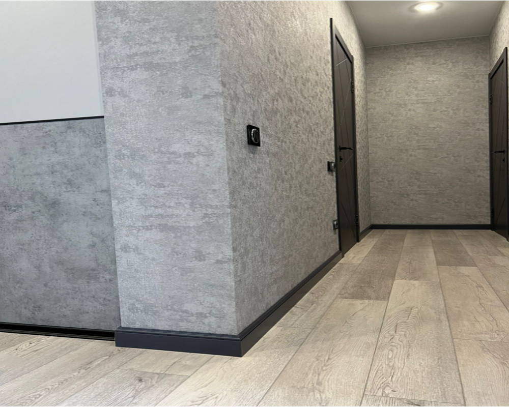 Плинтус напольный Salag Alpha 80*16*2400 мм AP81M3 Чёрный