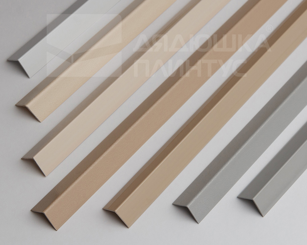 Угол ПВХ 60*60*2,7 м Белый